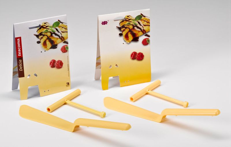 Plagiarius-Preisträger 2016: 3. Preis: Pfannkuchen-Wender mit Teigverteiler „DELÍCIA“; links Originale: TESCOMA s.r.o., Zlin, Tschechien; rechts Plagiate: Herstellung: VR China (Aktion Plagiarius)