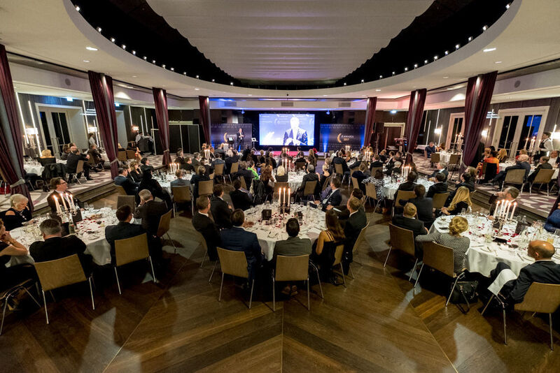 Der IT-Award 2017 fand, wie auch in den Jahren 2015 und 2016, im stimmungsvoll geschmückten Ballsaal des Steigenberger Hotels „Drei Mohren“ in Augsburg statt.  (Herr Müller, herrmueller.info)