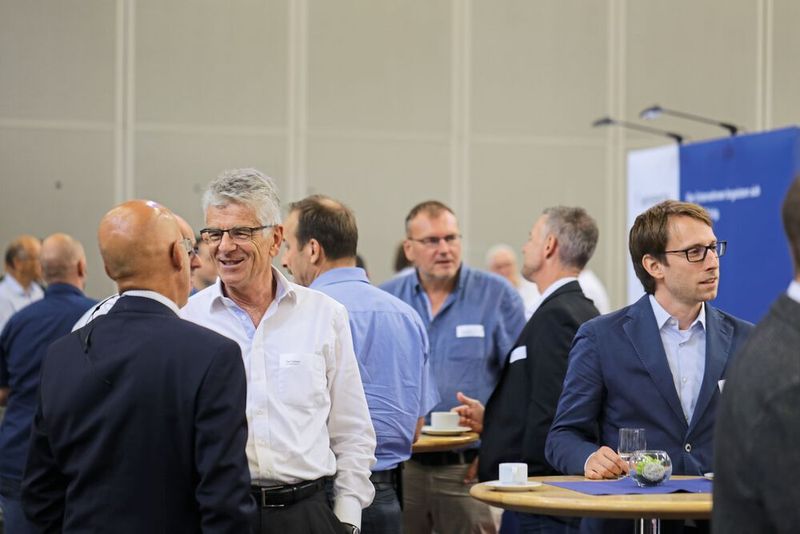 Zeit zum Networken: Auf dem Ostschweizer Technologiesymposium lassen sich ausgezeichnet Kontakte pflegen. (SMM)