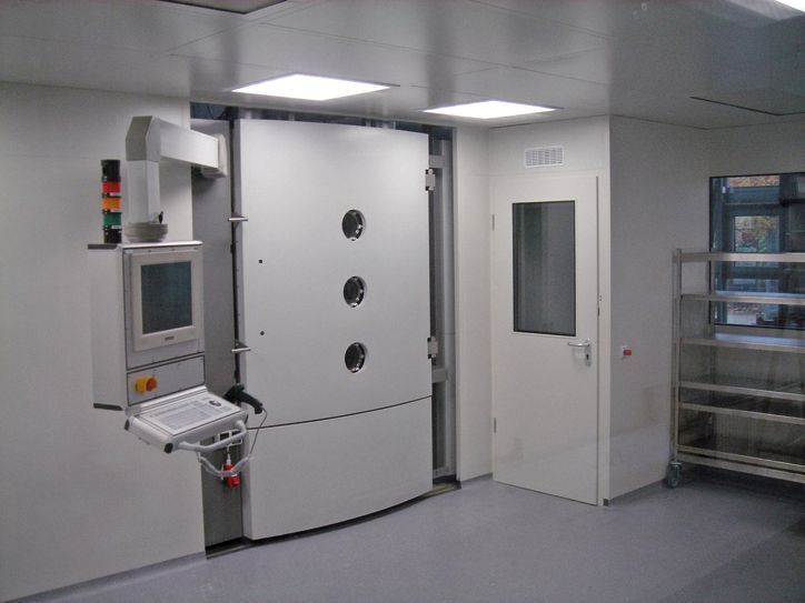Bild 2: Die Beschichtungsanlage für silberhaltige Schichten im Reinraum stellt Schichten im Batchverfahren her.  (Bild: Bio-Gate)