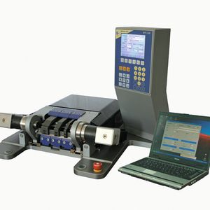 Die Mini-Schwenkbiegemaschine eignet sich zum Biegen von Kleinteilen.