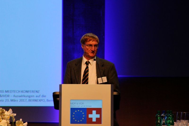 Oscar Banz, Leiter QM und RA Thommen Medical: „Melden Sie Ihren Bedarf an Ressourcen. Punkto Qualität steht das Plus nicht umsonst auf der Schweizer Fahne.“ (Peter Mosimann / Medical Cluster)