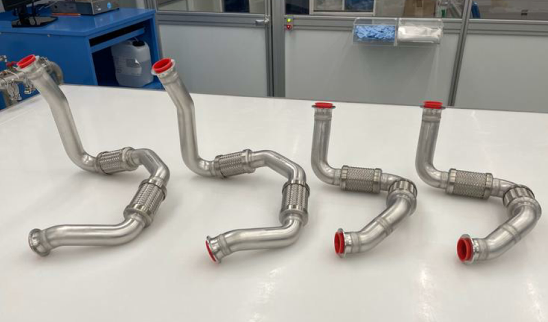 Complex piping systems for hydraulics and fuel made from corrosion- and heat-resistant stainless steel are used in aerospace.(Source:  Butting)