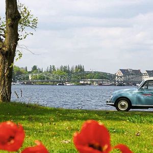 Bis zu circa 15.000 Quadratmeter Außenflächen stehen an der Spree ebenfalls zur Nutzung als Event-Location zur Verfügung. (Bild:  Motorworld)