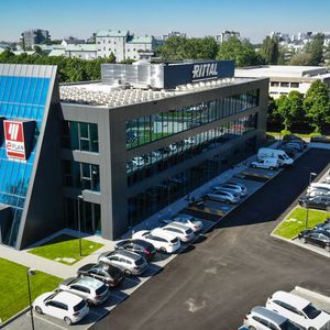 Durch die Zusammenarbeit unter einem Dach können Rittal und Eplan ihre Lösungskompetenz rund um das Zusammenspiel von Engineering, Schaltschrank-Systemtechnik, Automatisierung und Service auf dem italienischen Markt weiter ausbauen.