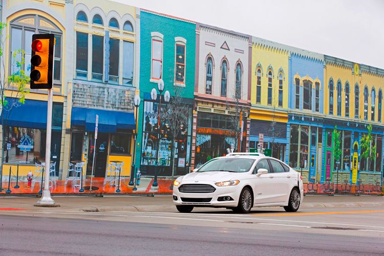 Der Versuchsträger verfügt unter anderem über einen Laser-Sensor Lidar (Light Detection And Ranging). (Foto: Ford)