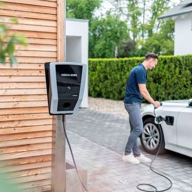 Schon gewusst? In vielen Fällen kann das E-Auto als Stromspeicher dienen, der bei einem Stromausfall sogar Haushalte mit Notstrom versorgt. (Bild: Heidelberg)