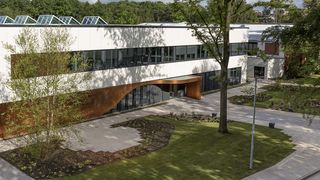 Harting: Beim HQT hat Harting sich bewusst für ein transparentes Architekturkonzept und somit für einen offenen Gedankenaustausch entschieden. Die offene Campusstruktur ermöglicht die Ansiedlung weiterer Bereiche. (Bild: Harting)