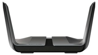 Die beiden MIMO-Antennenarrays stecken in den Flügeln des Netgear Nighthawk AX8.  (Netgear)