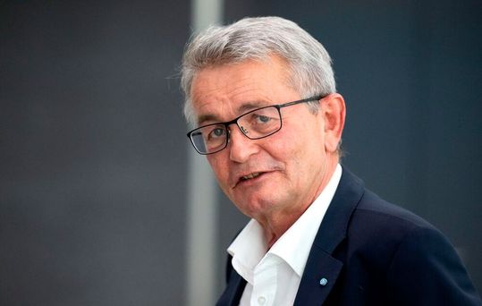 Bertram Brossardt, Hauptgeschäftsführer der beiden bayerischen Arbeitgeberverbände Bayme und VBM, appelliert angesichts des anhaltenden Stellenabbaus in der Metall- und Elektroindustrie, gemeinsam mit der IG Metall der Deindustrialisierung endlich Einhalt zu gebieten ...(Bild:  (c) Copyright 2022, dpa (www.dpa.de). Alle Rechte vorbehalten)