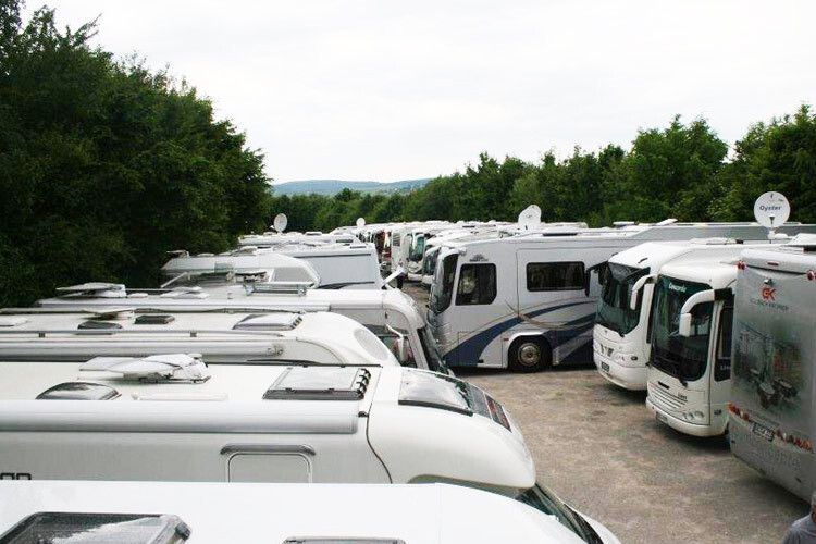 Parkplatz-Tetris auf hohem Niveau. (Foto: Dietz)
