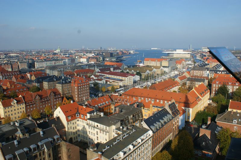 Und wer wollte, konnte am späten Nachmittag mit der Metro in die Stadt. Hier der Ausblick von der Nicolai-Kirche, unter anderem auf die Oper.  (Archiv: Vogel Business Media)