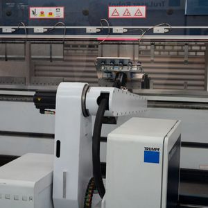 Die Biegezelle bearbeitet Teile, bei denen eine besondere Maßhaltigkeit und Oberflächengüte gefragt ist.(Bild:  Itasse)