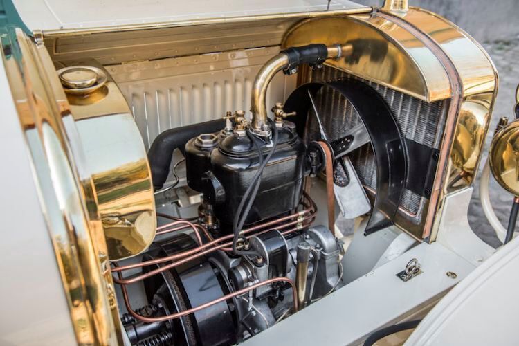 Ein Laurin & Klement des Typs BS, genau genommen ein BSC von 1908: Der 1.399 Kubikzentimeter große Zweizylindermotor verfügt in einer sportlichen Ausführung statt über die serienmäßigen 10 über 12 PS. (Škoda)