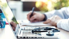 Im Gesundheitswesen ist Dokumentation unabdingbar; doch erst das Wie entscheidet bei dieser Pflicht über Be- oder Entlastung. (Bild: © nenetus - stock.adobe.com)