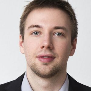 Master-Student Florian Klug hat das Force-Feedback-Nutzerinterface entwickelt, das als Schnittstelle zwischen der Hand des Operateurs und dem Endoskopie-Roboter dient.