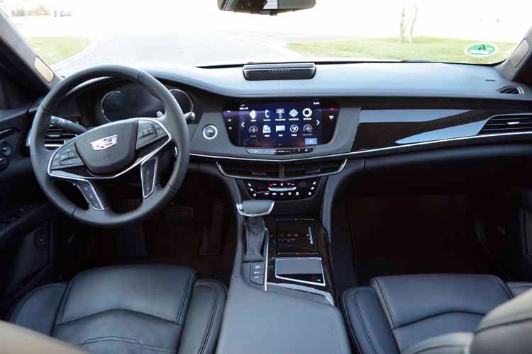 Sehr gediegen geht es auch im Innenraum des Cadillac CT6 zu. (Bild: Schreiner/»kfz-betrieb«)