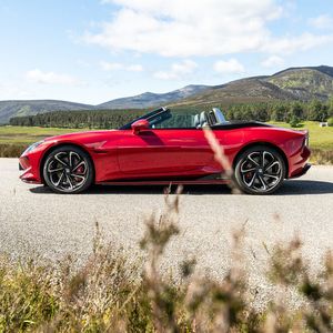 Mit einer Länge von 4,53 Meter und einer Breite von 1,91 Meter entfernt sich der China-MG weit von seinen zierlichen Ahnen.(Bild:  MG Motor)