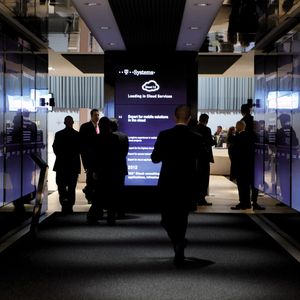 Zu Inhalt gewordener Raum: Im Tunnel werden die Herausforderungen des Cloud-Computing in allen Dimensionen erfahrbar.