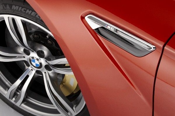 Der 560 PS starke V8-Motor mit M TwinPower-Turbo-Technologie des neuen M6 Coupés ermöglicht eine Beschleunigung von 4,2 s für den Spurt von null auf 100 km/h (Bild: BMW)