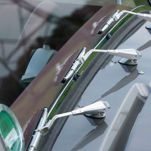 Der Supersport dürfte das einzige Auto im deutschen Neuwagenmarkt mit drei Frontscheibenwischern sein.(Bild:  SP-X/Mario Hommen)