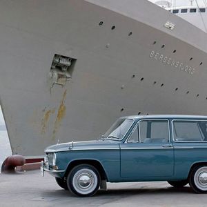 Einst als Familia eingeführt und zum Schluss als Mazda 323 vermarktet, gab es das Fahrzeug der unteren Mittelklasse auch als Kombi. Es verfügte über einen vorne längs eingebauten Vierzylinder-OHV-Reihenmotor mit 782 Kubik Hubraum, der 31 kW/42 PS leistete.(Bild:  Mazda)