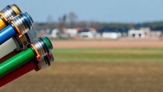 Mit dem Abbau von Bürokratieballast will die Bundesregierung den Glasfaser-Internetausbau beschleunigen. (© Gundolf Renze - stock.adobe.com)