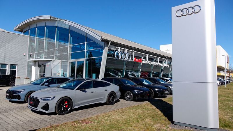 Das Audi-Zentrum Regensburg gehört zur Jepsen Autogruppe. Der Betrieb hat in Zusammenarbeit mit Google einen Voicebot entwickelt, mit dem Kunden per Telefon Termine vereinbaren können.  (Bild: Rosenow – VCG)