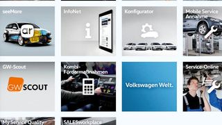 Mittels einer App auf dem I-Pad können Verkäufer und Serviceberater im VW-Betrieb auf die unterschiedlichen Programm zugreifen. (Volkswagen)