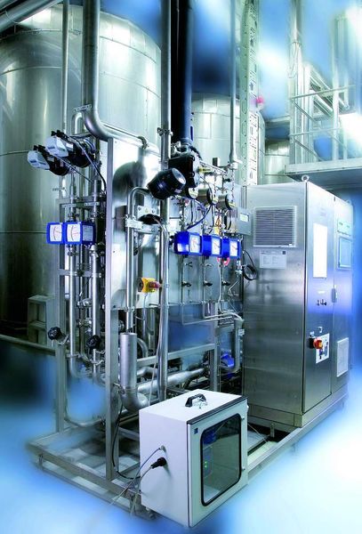 Die alte Anlage zur Wasseraufbereitung wurde während laufender Produktion durch eine USP-konforme Turnkey-Anlage ersetzt, die existierenden Ringleitungen um- und aufgerüstet sowie die vorhandenen Speichertanks saniert und GMP-gerecht umgebaut. Bilder: Christ (Archiv: Vogel Business Media)