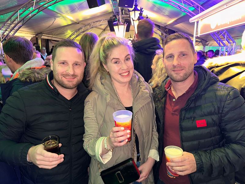 Irgendwie sieht Bianca Toffel den Björn Polzin (r., ALSO) doppelt - liegt es an der Cola? (Bild: Vogel IT-Medien)