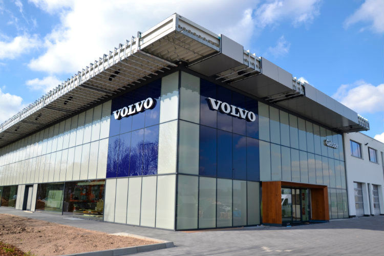 Der Volvo-Schauraum ist nach den neuen CI-Vorgaben des schwedischen Herstellers gestaltet. (Mauritz)