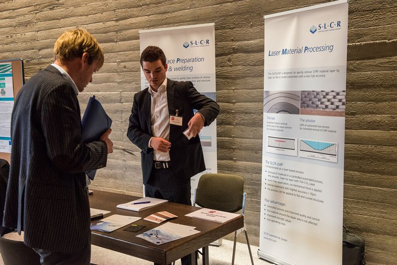 In der Industrie ist der Laser als Entschichtungs- und Reinigungswerkzeug etabliert. Auf der Fachtagung erklärte der Aussteller SCLR, wie er zur Oberflächenbearbeitung im Composites-Bereich eingesetzt werden kann. (Bild: Mack)