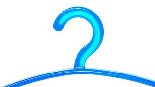 Wittmann-Battenfelds Auftritt vom 23. bis 26. Januar auf der Interplastica 2018 in Moskau beinhaltet die automatisierte Fertigung solcher formschöner Kleiderbügel aus einem stabilen Thermoplast... (Wittmann Battenfeld)