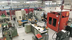 Seit Oktober 2024 steht in der Fertigungshalle des Schweizer Lohnfertigers Leiko eine vollautomatisierte «Kern Micro Vario». (Bild: Kern Microtechnik GmbH)