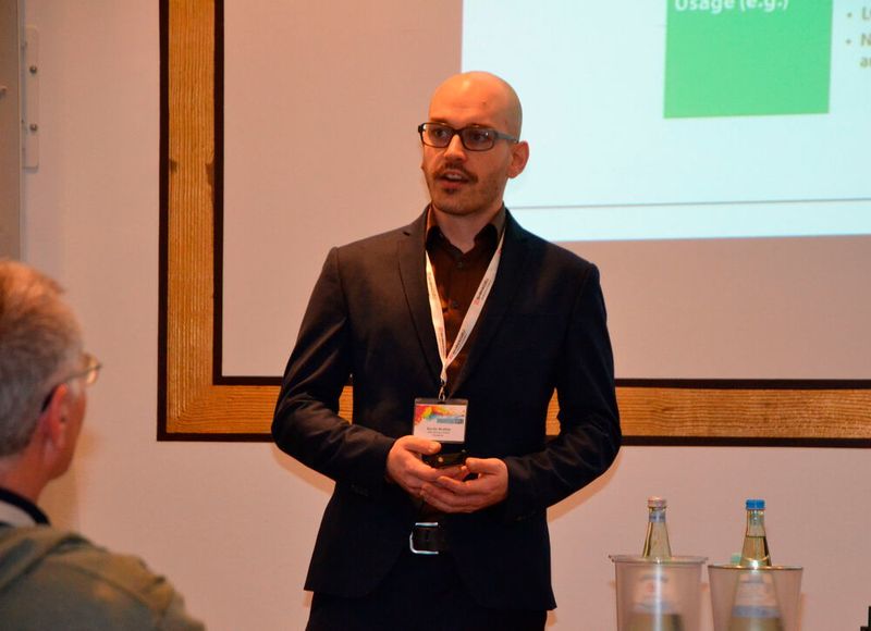 Als letzter Vortragender vor der Mittagspause stellte Kevin Brahm von YMC Europe „Robuste und reproduzierbare (U)HPLC-Lösungen für Peptide und Proteine“ vor. (Ottleben / LABORPRAXIS)