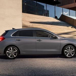 Der i30 bietet ein klassisch kompaktes Format ohne Crossover-Allüren.(Bild:  Hyundai)