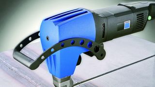 Bild 1: Der Nibbler N 700-2 wiegt nur 8,3 kg und schneidet Stahl bis 7 mm Dicke. (Archiv: Vogel Business Media)