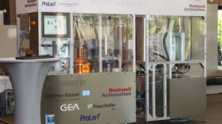 Auf der Automation University in Düsseldorf zeigte Rockwell Automation die wohl kleinste voll funktionsfähige Brauerei der Welt. (Archiv: Vogel Business Media)