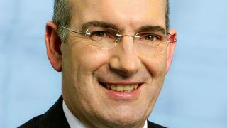 Produktionsvorstand Dr. Tony Van Osselaer: "Um die steigende Nachfrage allein in Europa bedienen zu können, brauchen wir eine
wettbewerbsfähige Produktionsanlage im World-Scale-Format. Diese schaffen wir mit
dem Ausbau in Uerdingen." (Bayer MaterialScience) (Archiv: Vogel Business Media)