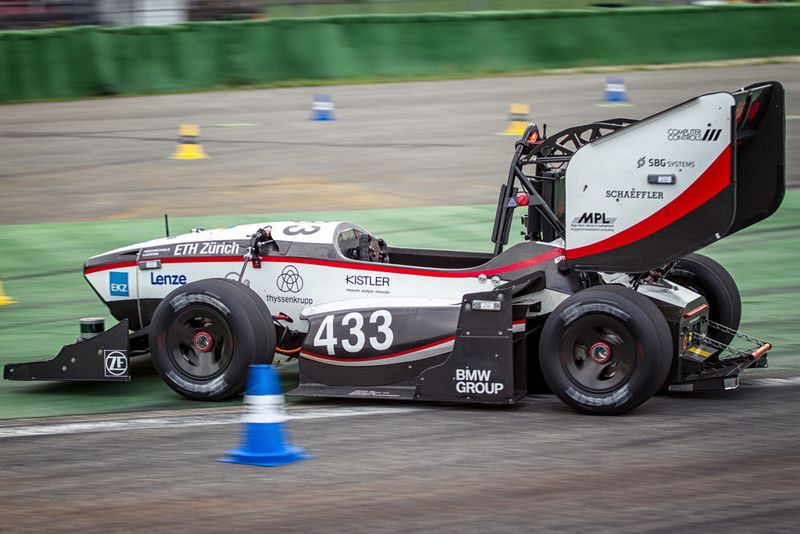 Zum ersten Mal in der Geschichte der Formula Student gingen 2017 fahrerlose Boliden in der neuen Wettbewerbsklasse Driverless an den Start. (FSG/ Elena Schulz)