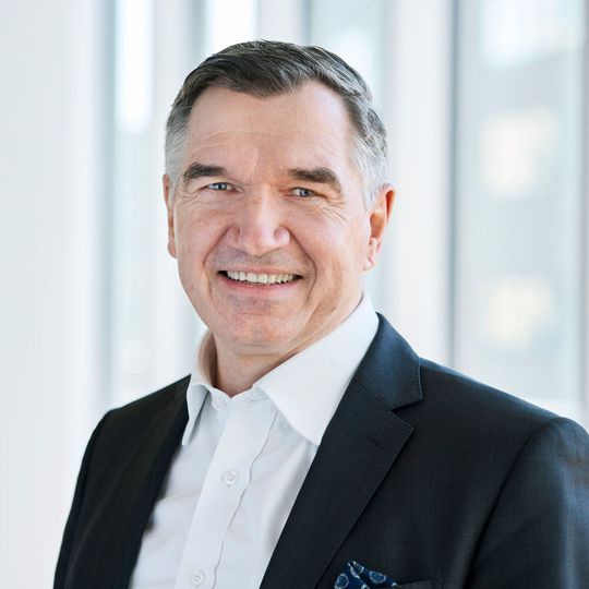 Nikolaus Krüger, Chief Sales Officer der Endress+Hauser Gruppe, geht zum Jahresende in den Ruhestand. Nikolaus Krüger, Chief Sales Officer der Endress+Hauser Gruppe, geht zum Jahresende in den Ruhestand.