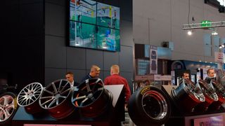 "Alles rund ums Rad" in Halle 3. (Holz / kfz-betrieb)