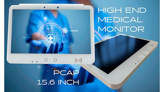 Das 15,6-Zoll-Full-HD-Display mit einer Helligkeit von 500 cd/m² und weitem Blickwinkel sorgt für eine klare und stabile Darstellung. Der integrierte PCAP-Touchscreen mit bis zu zehn Touchpunkten ist durch eine widerstandsfähige, leicht zu reinigende Glasoberfläche optimal für den klinischen Einsatz geeignet.(Bild:  Fortec Integrated)