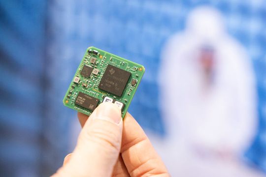 Cyber-Resilienz rückt in den Fokus der Elektronikentwicklung: Auf der electronica werden unter anderem sichere Komponenten ein Thema sein. (Bild:  Messe München)