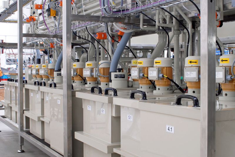 Vorratsbehälter für die Badflüssigkeiten der Band-Durchlaufanlage (Klaus Vollrath)