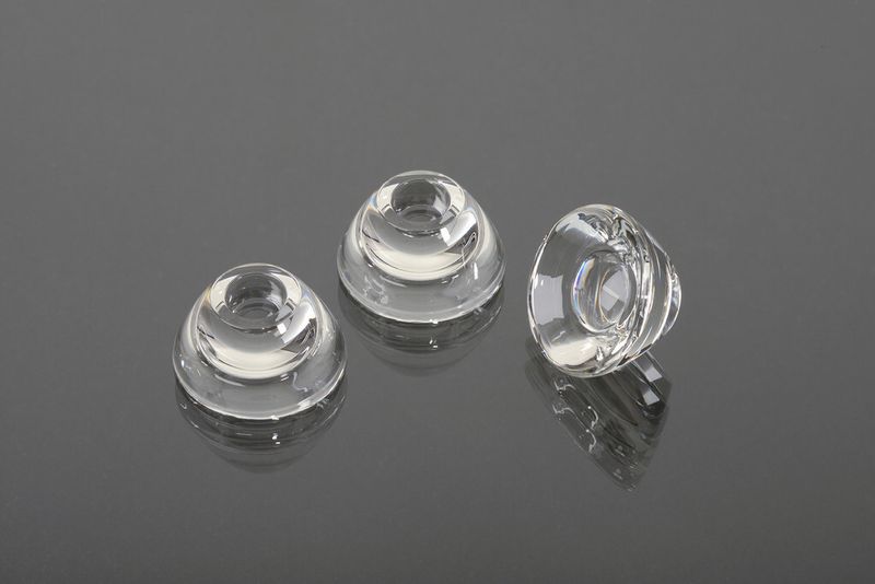 LED-Vorsatzoptiken aus Borosilikatglas. (Bild: Fraunhofer IPT)