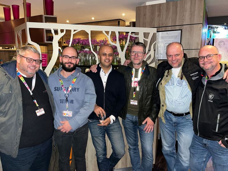 Die Gamer unter sich: (v. l.) Andreas Pokorny und Uli Kurzböck, Sapphire, Wikas Narander, S&K, Frank Bösser, Gigabyte, Achim Reichstein, S&K, und Jens Greeb, MSI. (Bild: Vogel IT-Medien GmbH)