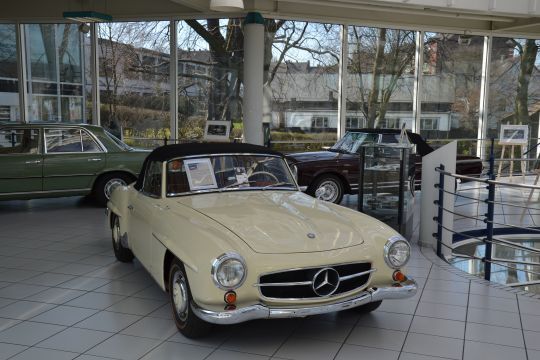 In den Ausstellungsräumen präsentieren einige Jürgens-Kunden ihre Oldtimer. (Archiv: Vogel Business Media)