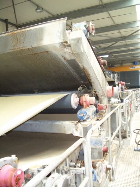 Bild 2: Von Walzen über die Siebe bis hin zu den Trommeln werden auch gesamte Papiermaschinen schlüsselfertig geliefert. (Bild: TÜV Süd Industrie Service)